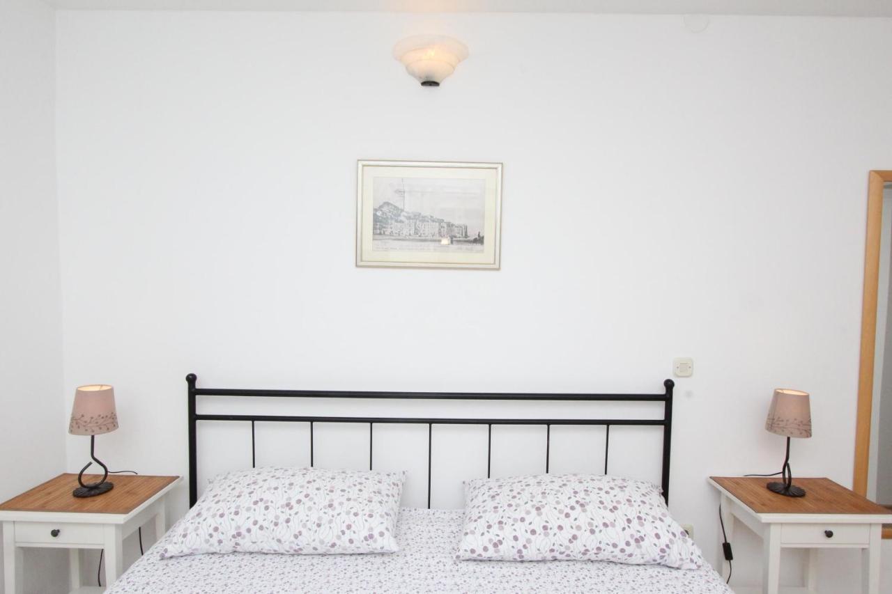 Mirela Apartment