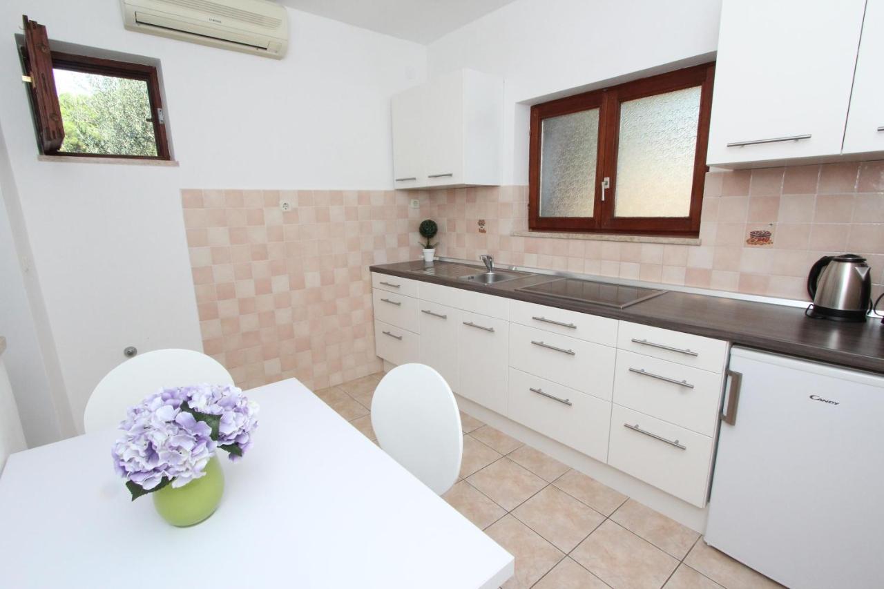 Apartment Mirela *