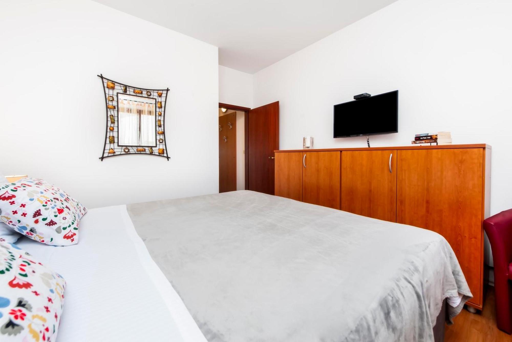 Mirela Apartment